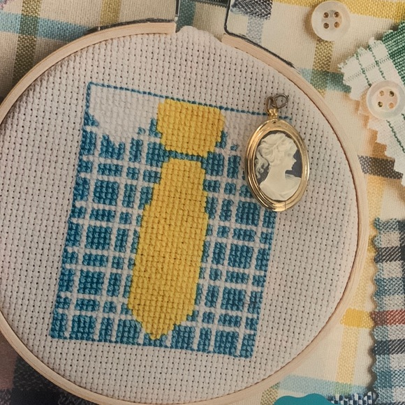 Antique Jewelry - Cameo pendant/locket